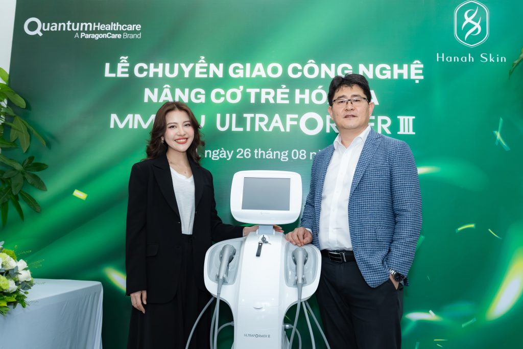 Đại diện Hanah Skin và Tổng giám đốc CTCP Quantum Healthcare Việt Nam.
